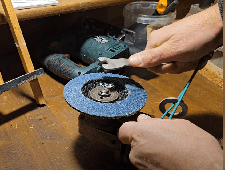 Tagliaerba a Batteria - Affilare le lame periodicamente 2